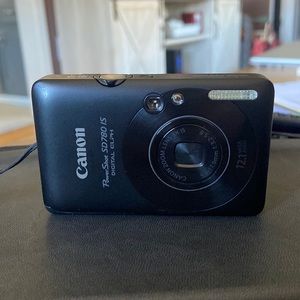 Canon PowerShot SD780IS Digital Camera with 3x Zoom and 2.5-inch LCD